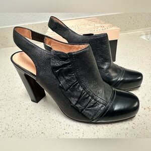 Nanette Lepore Slingback Ruffle
Booties Heels Pull On Size 8.5